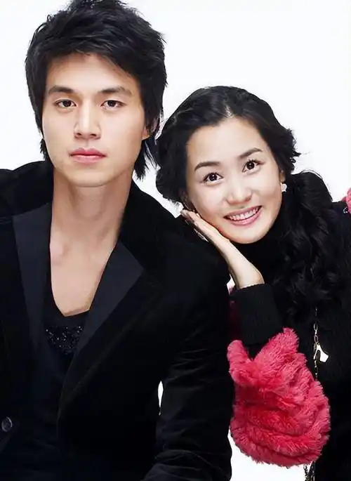 小时候的李多海,性格活泼开朗,在家人的鼓励下,学习了芭蕾舞和国外