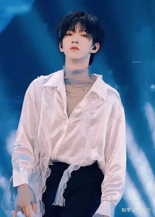 我想知道时代少年团的贺峻霖颜值是什么水准带妆绝了但是有时候看物料