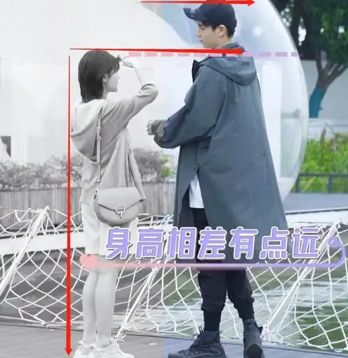 虽然没有像超模那样很出众,但是李一桐的身高也有165cm了,在女孩子中