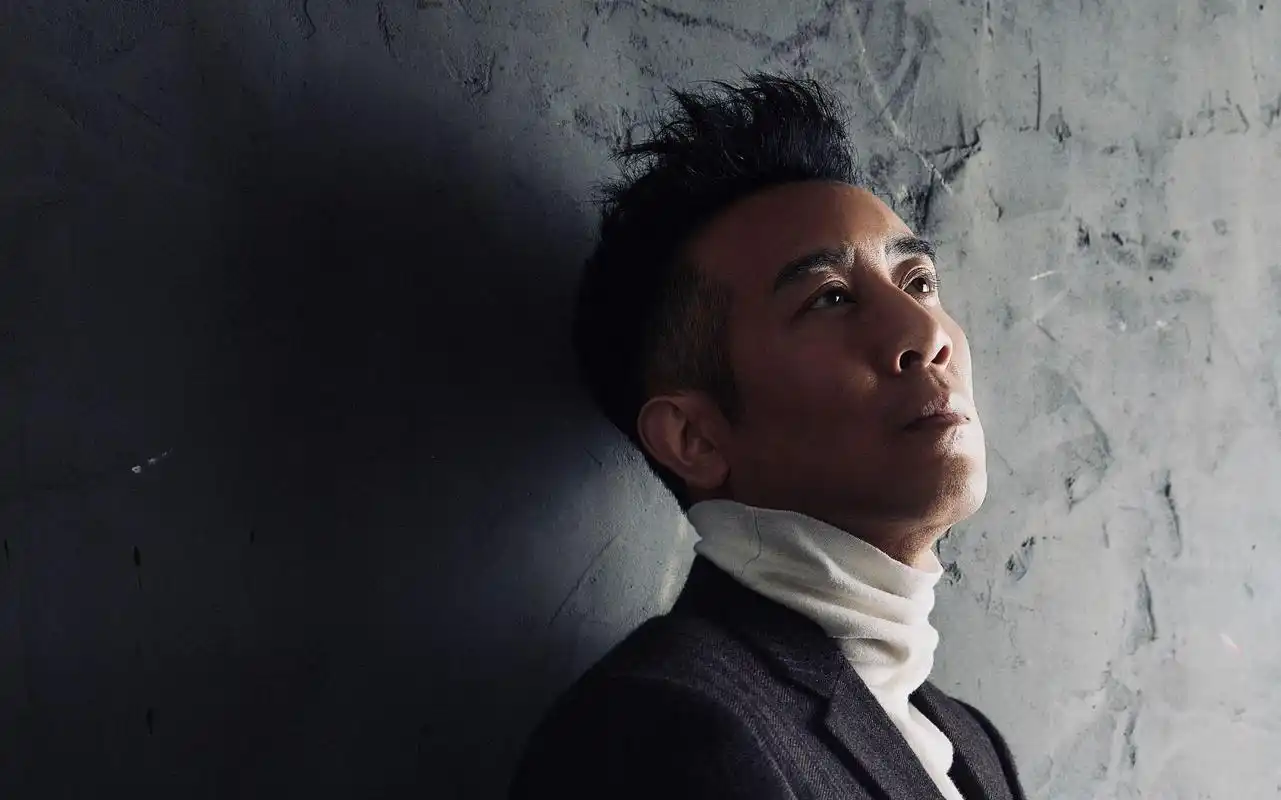 回顾大器晚成的于和伟多次与王丽坤传绯闻却与妻子恩爱如初