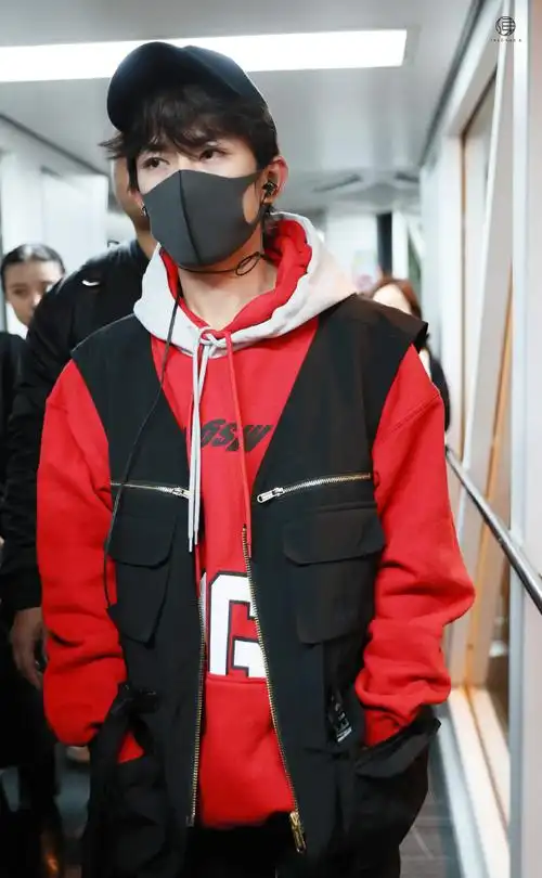 易烊千玺成都##易烊千玺送你一朵小红花