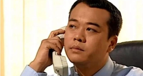 他因烫伤头发至今光头,却成无线收视率确保,与老婆做24年丁克族_腾讯