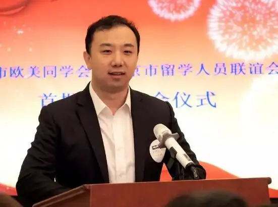 老会员代表杨鑫发言