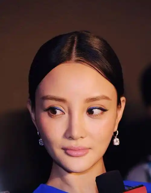 看看这几位明星的双眼皮,割得恰到好处_眼睛_单眼皮_五官