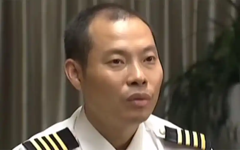 电影中国机长原型34分钟带128人成功返航归来的是英雄没有归来的也是