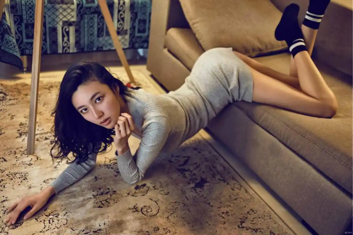 《欢乐喜剧人》女杀手宝宝陈雅婷性感大片 长腿翘臀s曲线诱人