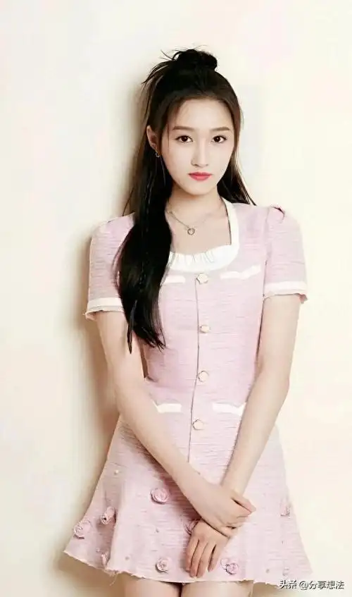 关晓彤明星壁纸(30)_网易订阅