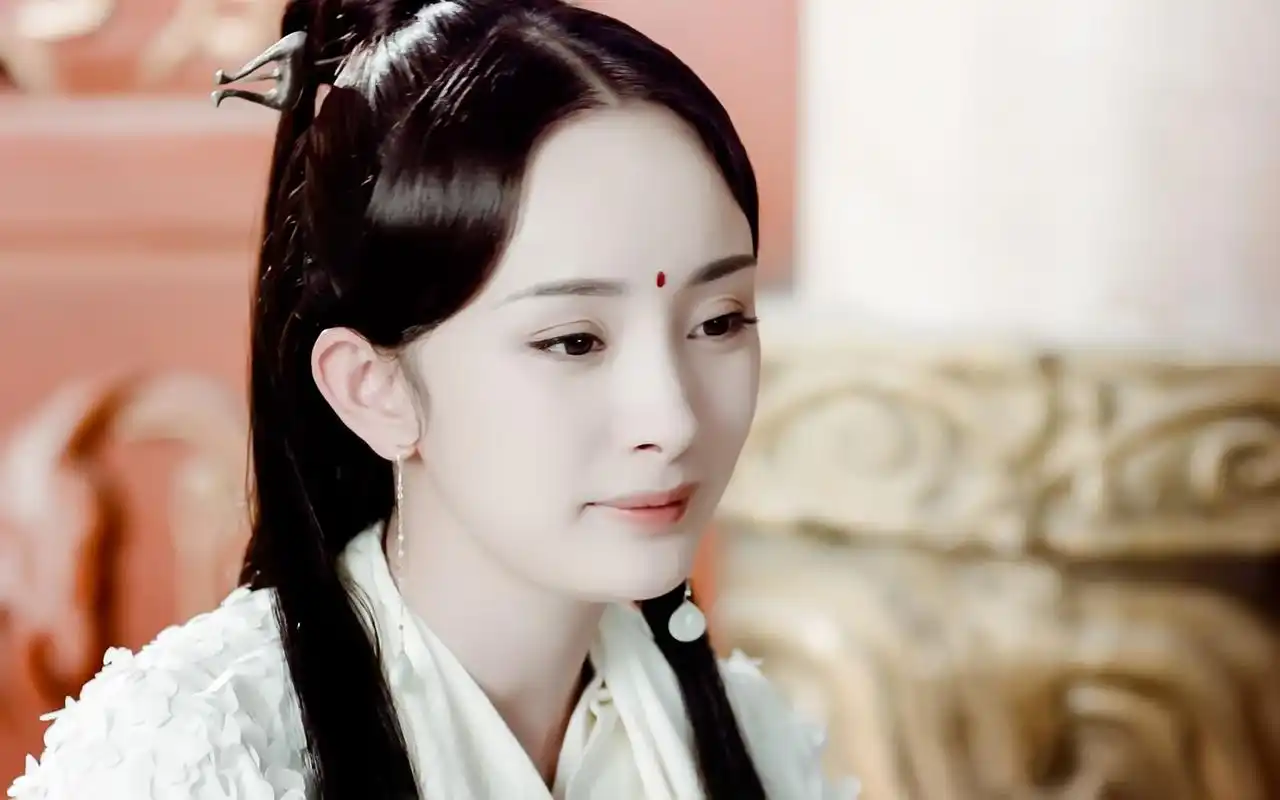 《三生三世》白浅7个白衣造型,图三美到窒息,图七让人心疼 白浅在昆仑