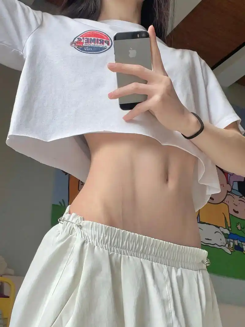 男孩子的腰可以有多细.#马甲线 #露腰 #那些被t恤封印的身 - 抖音