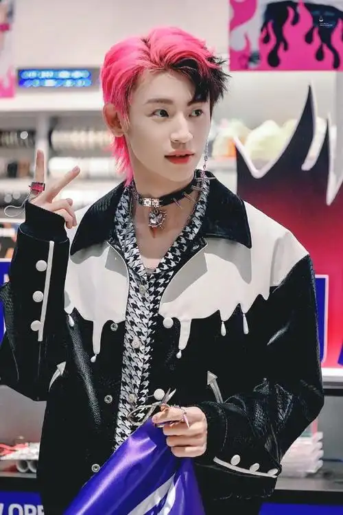 王琳凯铆钉拼接颈链##小鬼剪彩速度好快