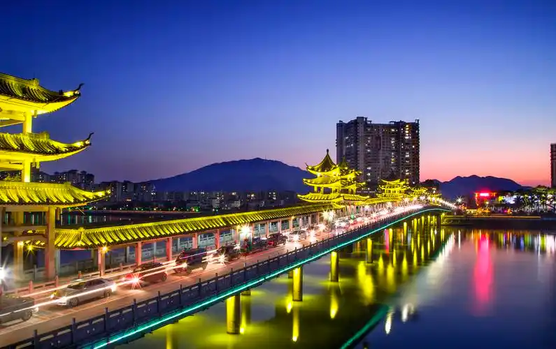 广东肇庆:夜幕下的四会城