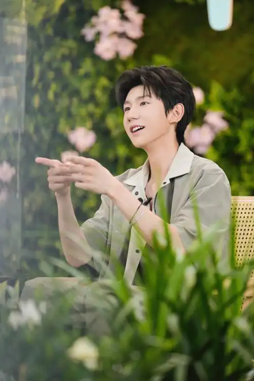 王源溪木源品牌代言人##王源2024龙行绛气