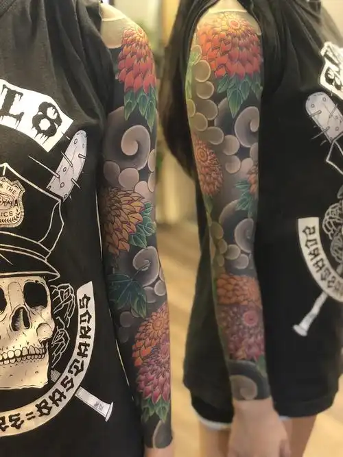 雕安刺青花臂半胛