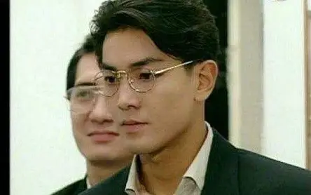 为什么有些男明星戴眼镜看起来会很斯文?