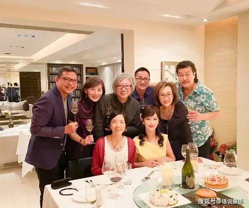 赵雅芝年过65岁依然风韵犹存,庆生照片暴露豪宅