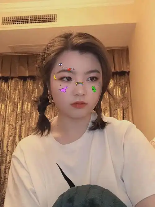 圆脸女孩颜值大赛_自拍