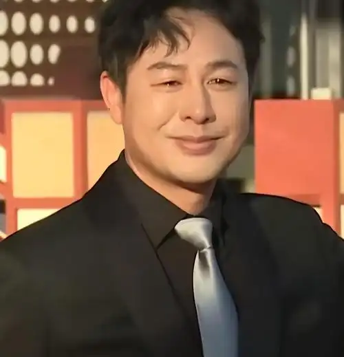 回顾王鸥变面瘫宁静扎900针,明星里的打针族,掀开娱乐圈遮羞布