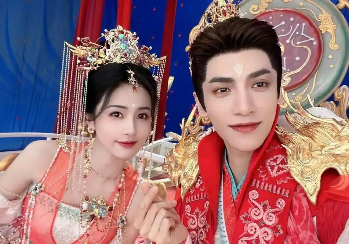 长月烬明:冥夜,桑酒大婚,白鹿新娘服有点太暴露!