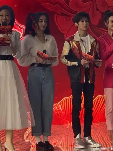 王源官方身高1米7当他与1米68的热巴同框时差距一眼便知