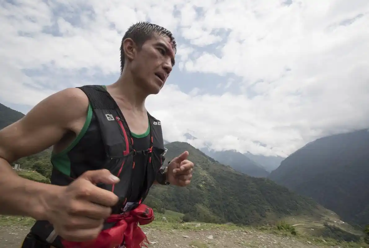 安纳布尔纳峰山地马拉松