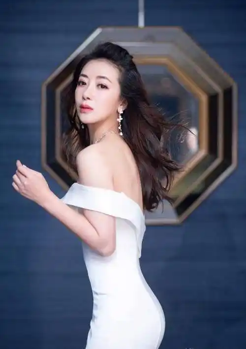 原创陈紫函才是深藏不露深v礼服撑好满凹凸感真诱人