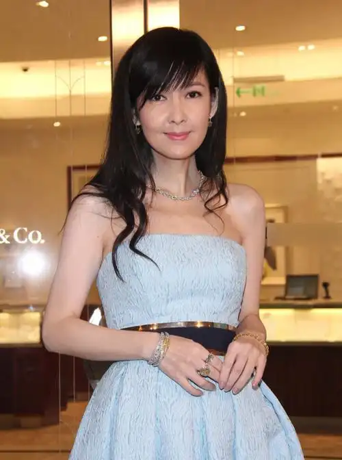 10年照片记录一代玉女周慧敏驻颜不老神话