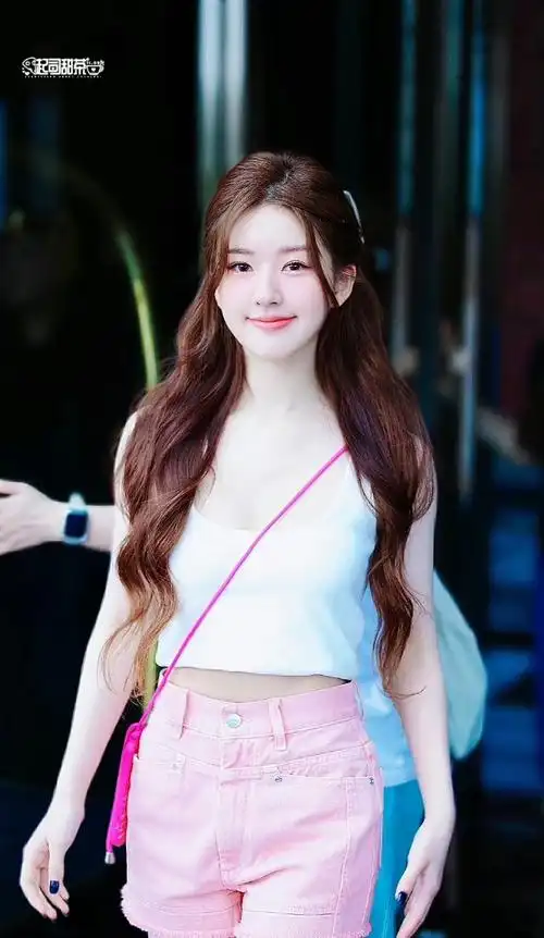 赵露思你好星期六比心饭拍##赵露思的多巴胺手机壳