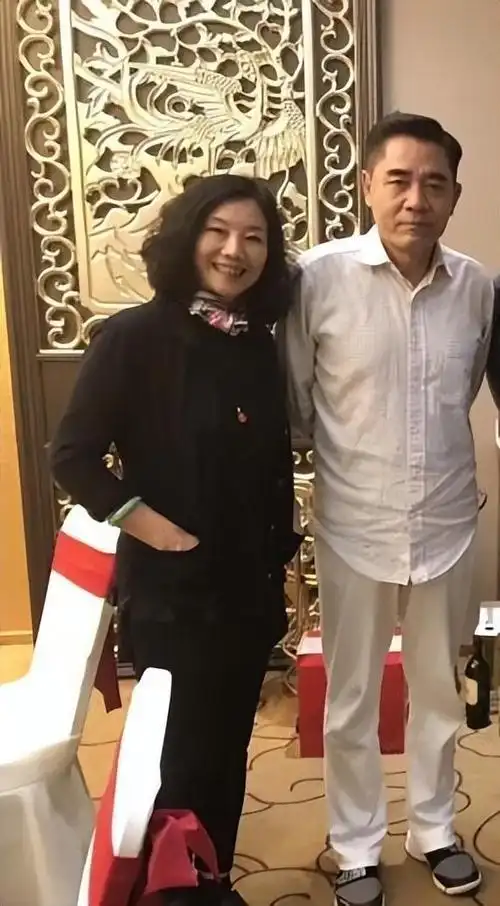 陈宝国妻子原来是我们熟悉的她老婆气质高雅