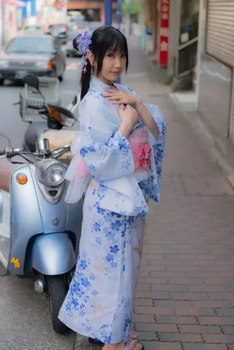 c84莲妹无下限诱惑写真 该死的创口贴谁去扯掉