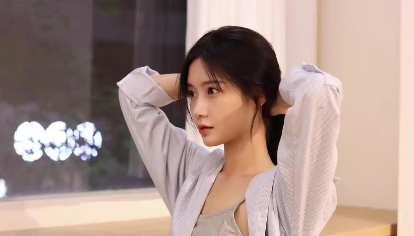 陈意涵披肩散发生活照合集