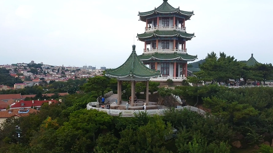 中山公园,中国海洋大学,登上览潮阁建于小鱼山的山巅览潮阁高18米分别