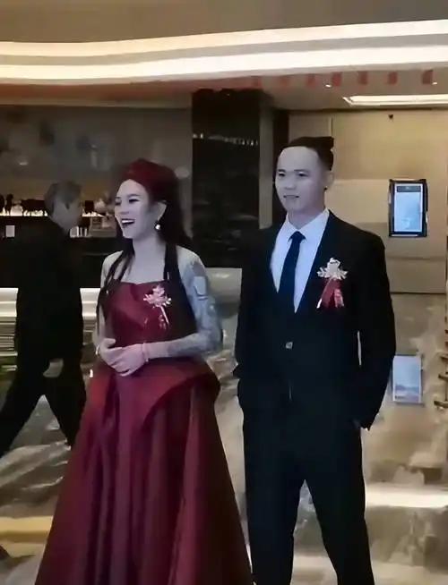 作为汪峰战队的学员,他们不仅展现了各自独特的音乐才华,而且在比赛中