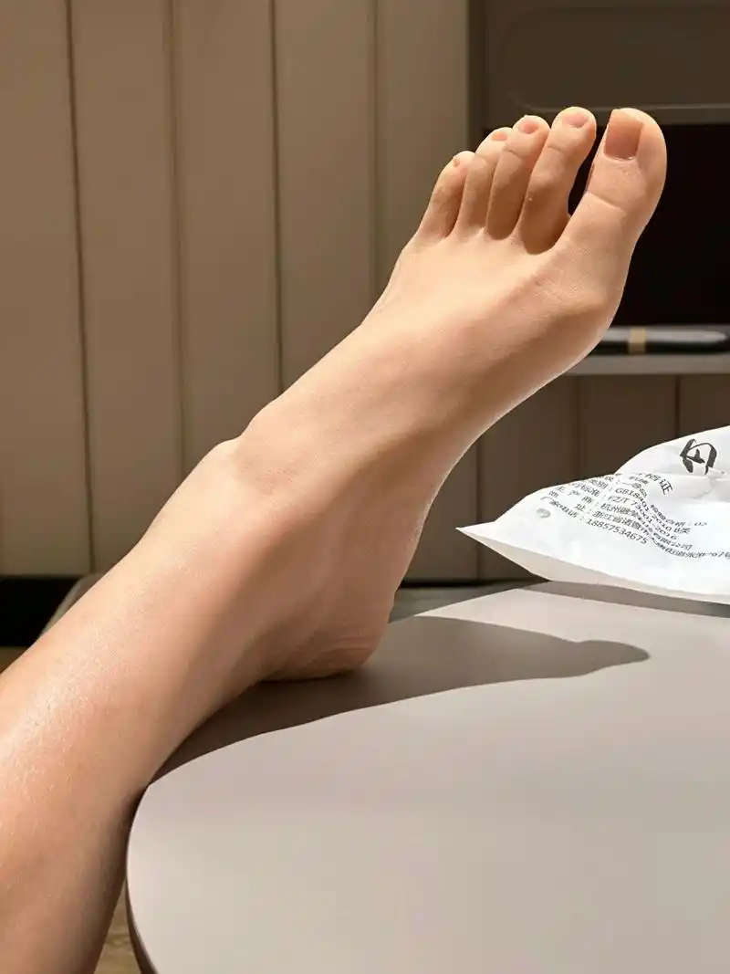 纯欲天花板,挑战不白也美的脚 #最美脚丫# #美脚