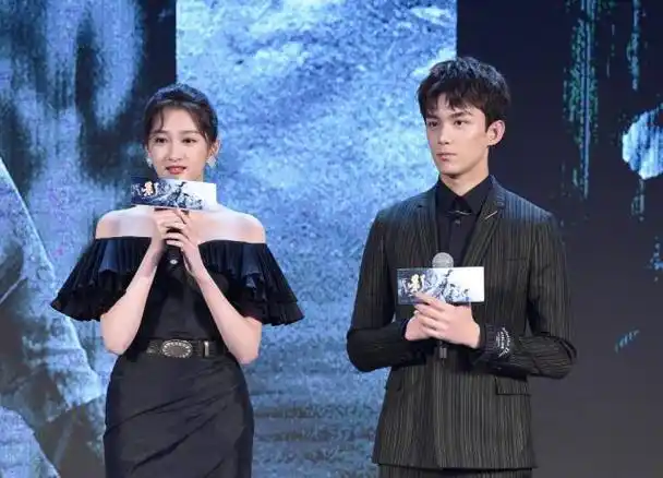 吴磊关晓彤私下什么关系 吴磊是不是暗恋喜欢追过关晓彤细节分析