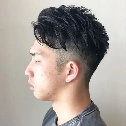 男生烫发卷发发型让男人变的时尚起来