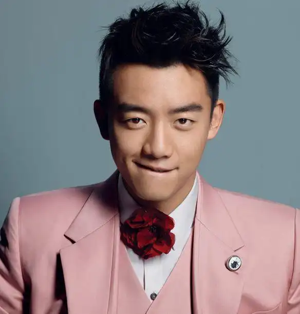 《那年青春》热播 郑恺魅力写真曝光