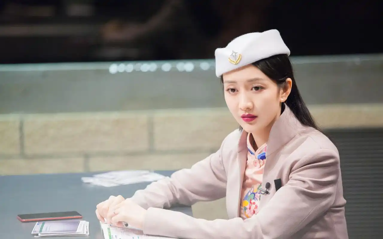 王鸥《明星大侦探》干练剧照高清桌面壁纸