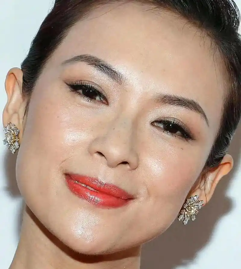 章子怡太美了[赞]脸型好看[赞]确实不错,羡慕汪峰