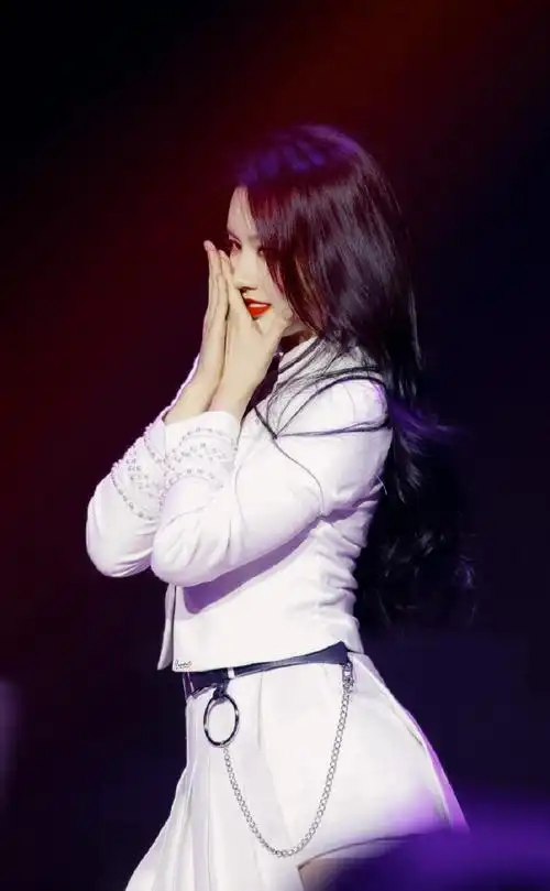 刘些宁硬糖少女303门面主舞