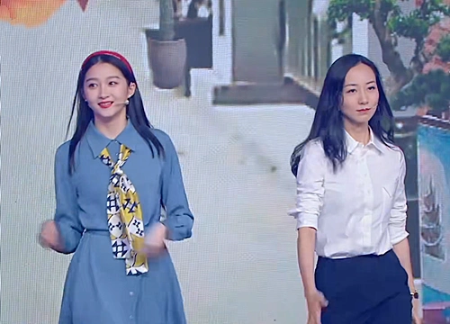 37岁韩雪与关晓彤同台,看到俩人同框画面,网友:这就是姐妹!