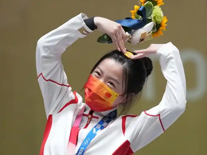 奥运冠军杨倩入选2021"最美大学生"