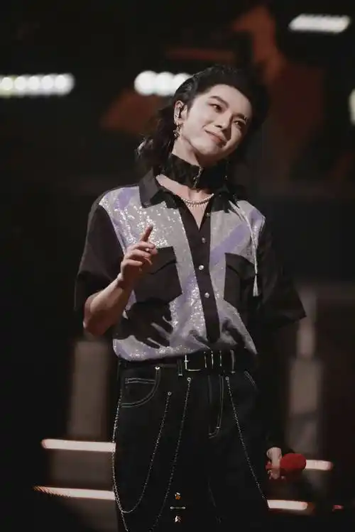 就是硬帅01!    @华晨宇yu