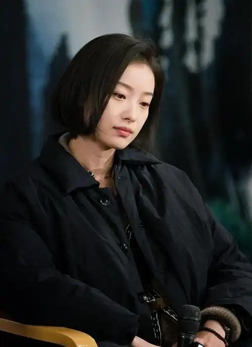 全网纷纷向倪妮送上了祝贺,因为她凭借《消失的她》获得了最佳女演员