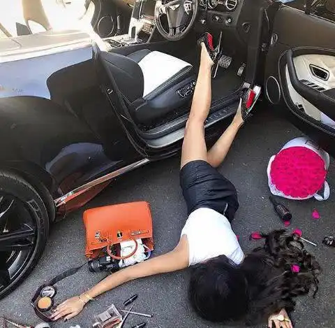 韩雪这种炫富摔很别致不少网红比不了