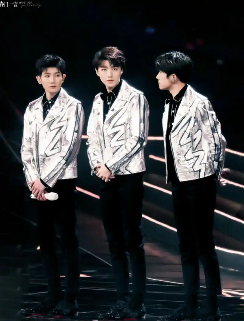 宋亚轩张真源cp站姐发了tfboys三人同台照片,太刀了吧[可怜]