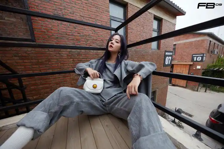 分享一组张紫宁图片给大家,图中的明星图片壁纸会点缀你的电脑桌面