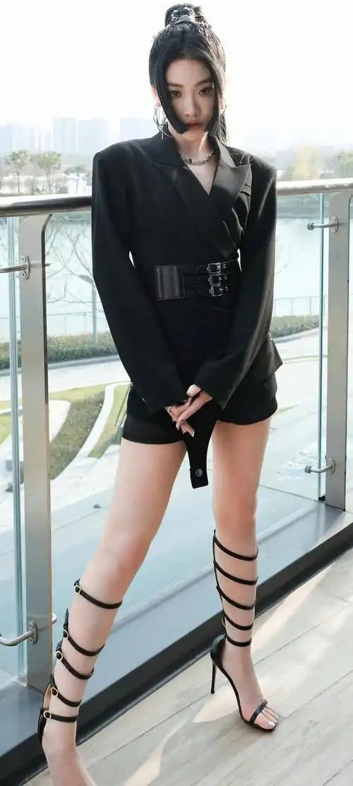 喻言大长腿小姐姐图集