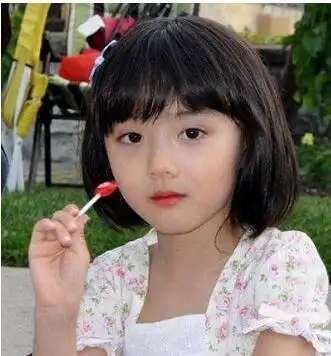 五岁小女孩短发西瓜头发型图片示范小女孩西瓜头如何扎2