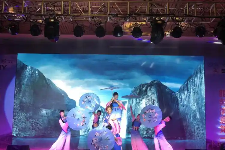 湖北地方特色舞演出少数民族姑娘晚宴舞蹈表演武汉创星梦