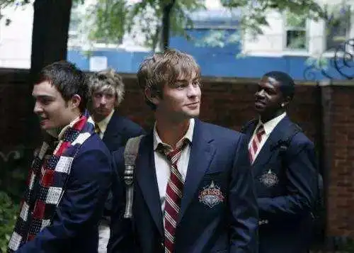 有人说中国校服是世界上最丑的校服你们觉得呢